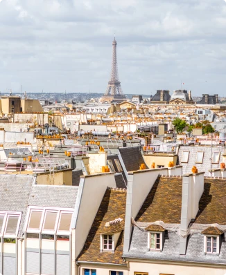 les toits de Paris, avec la tour Eiffel en arrière-plan