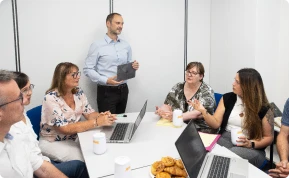 illustration 3D représentant la création d'entreprise et les formalités juridiques